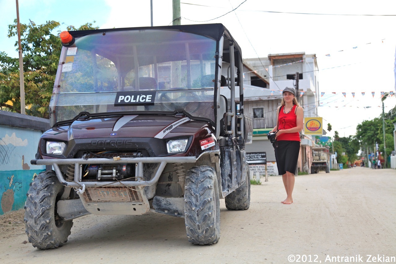 l'unique voiture de police de l'île