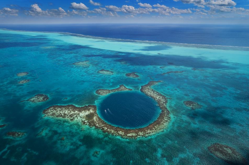 The Blue Hole from the air - crédit photo: Yann Arthus-Bertrand